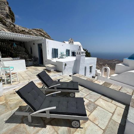 Windhouses Serifos Buitenkant foto