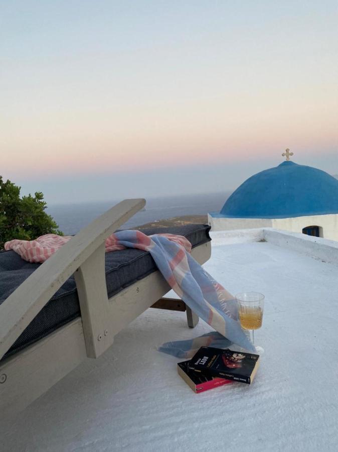 Windhouses Serifos Buitenkant foto