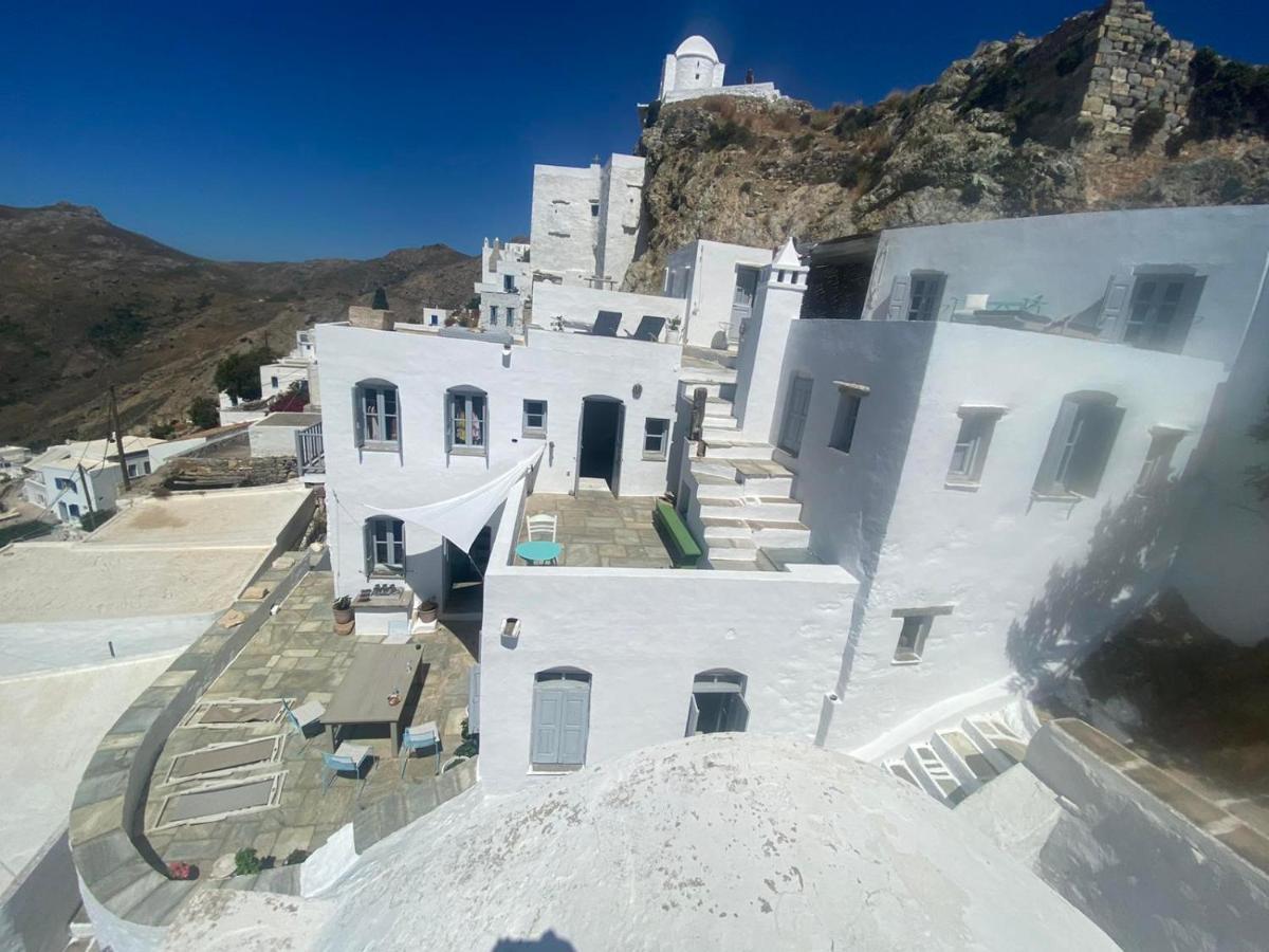 Windhouses Serifos Buitenkant foto
