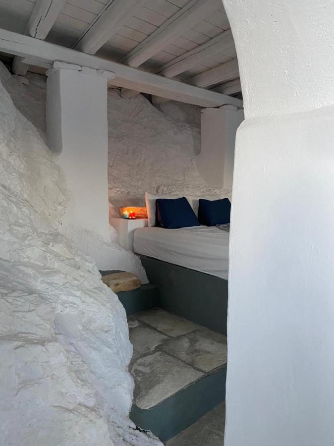 Windhouses Serifos Buitenkant foto