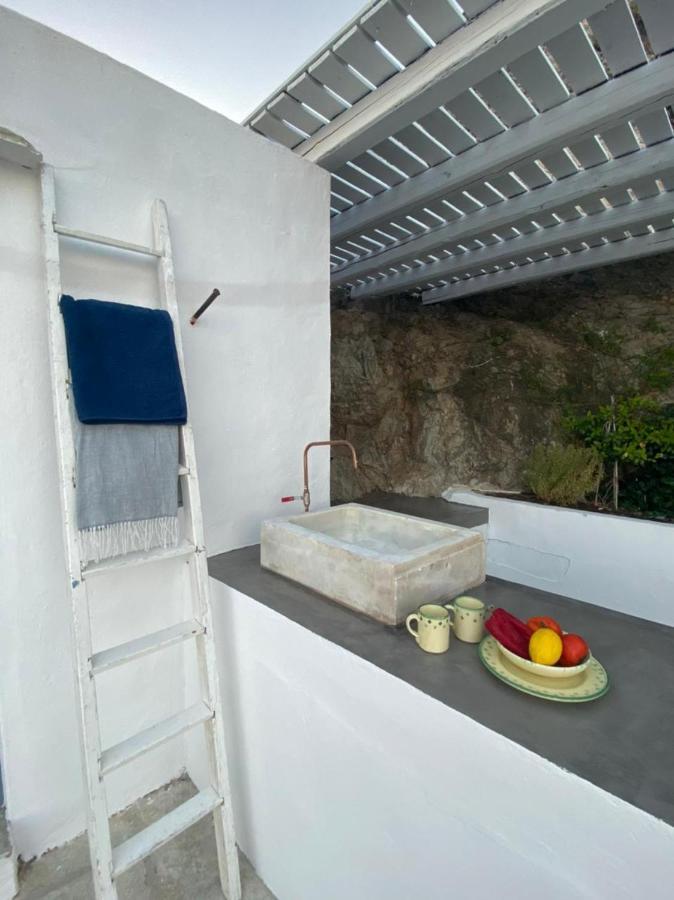 Windhouses Serifos Buitenkant foto
