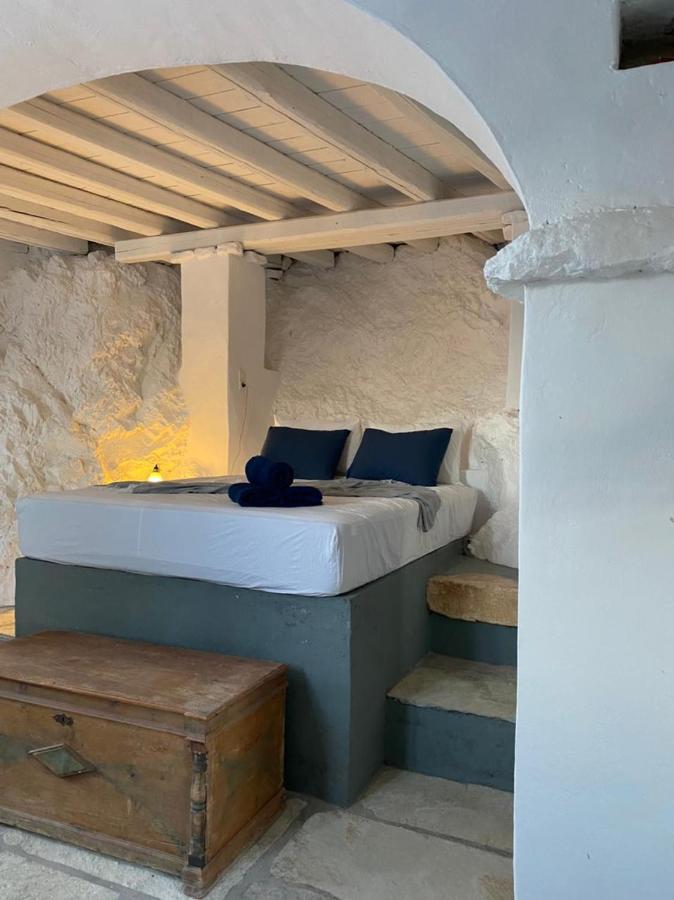 Windhouses Serifos Buitenkant foto