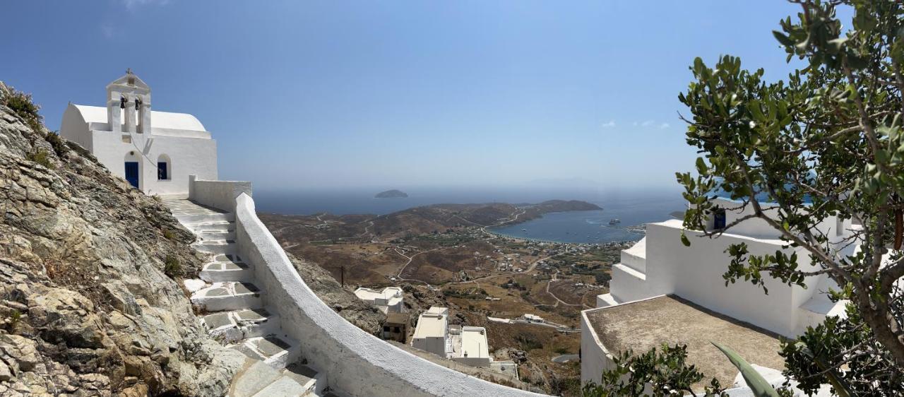 Windhouses Serifos Buitenkant foto