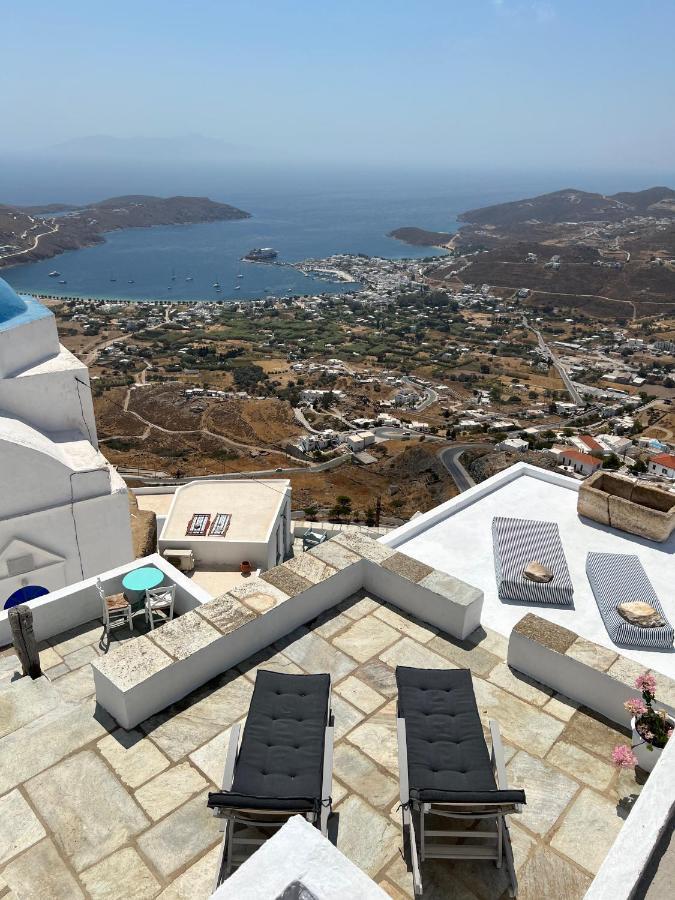 Windhouses Serifos Buitenkant foto