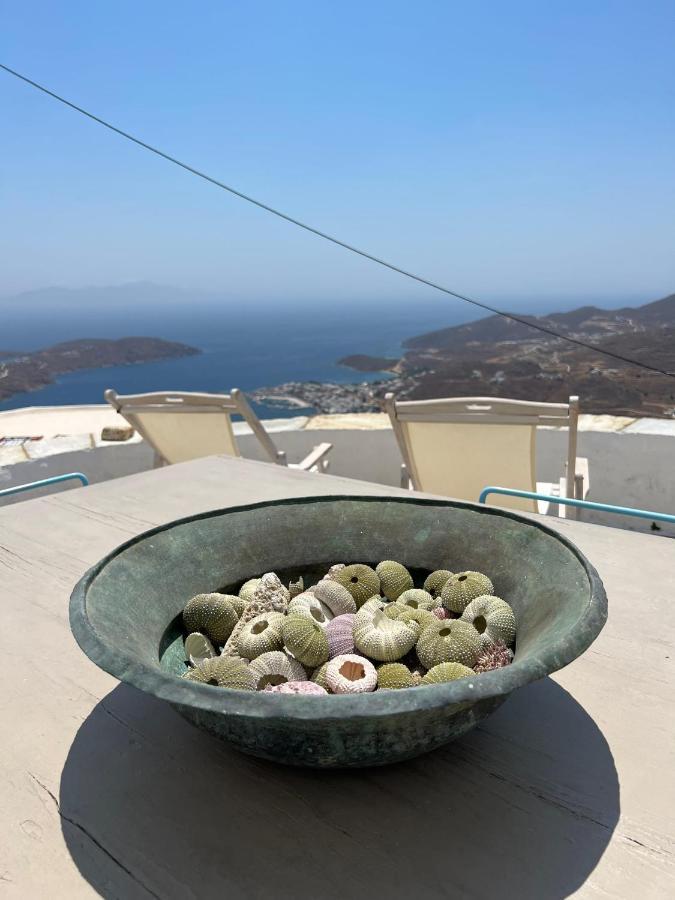Windhouses Serifos Buitenkant foto