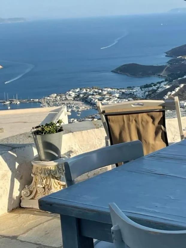 Windhouses Serifos Buitenkant foto