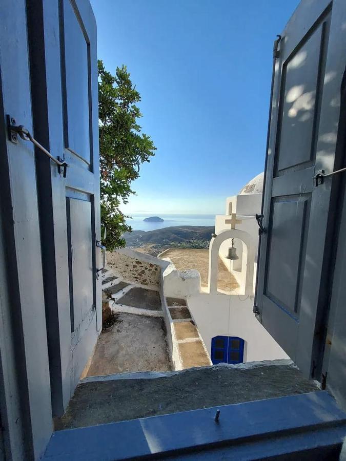 Windhouses Serifos Buitenkant foto
