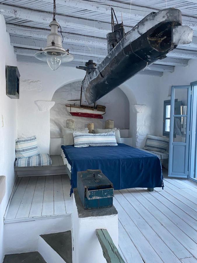 Windhouses Serifos Buitenkant foto