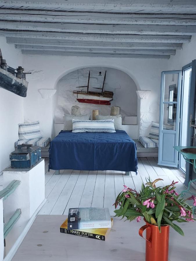 Windhouses Serifos Buitenkant foto